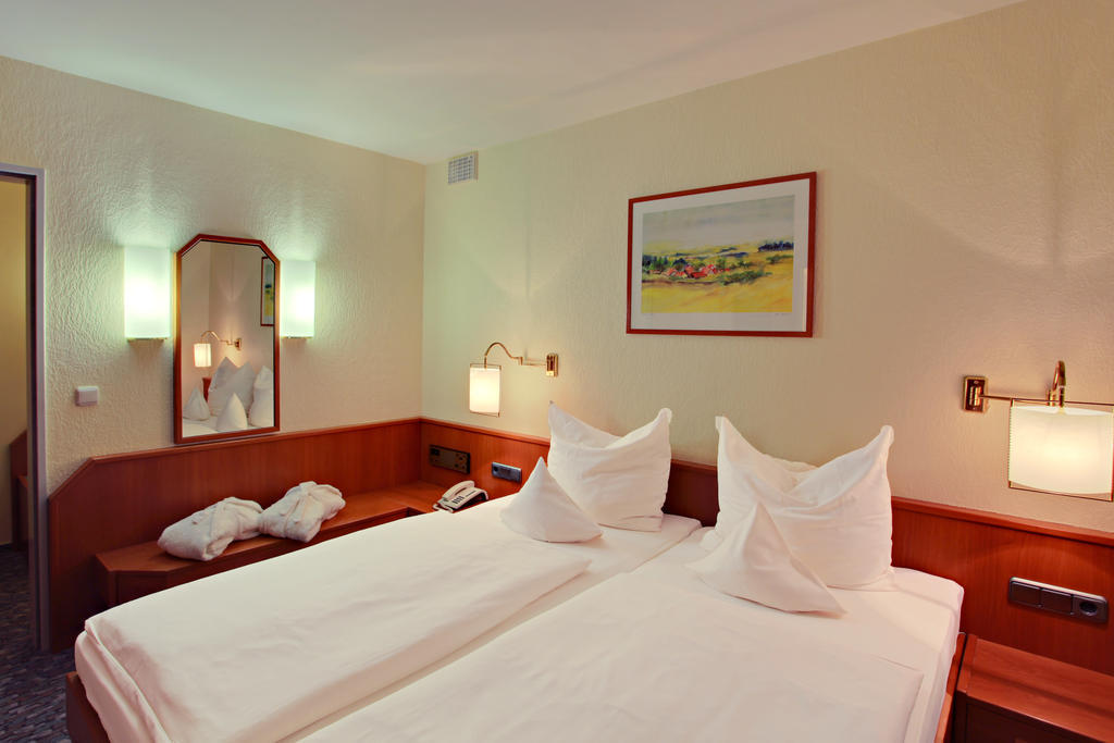 Balladins Superior Hotel Gutsmann Bad Bramstedt Zimmer foto